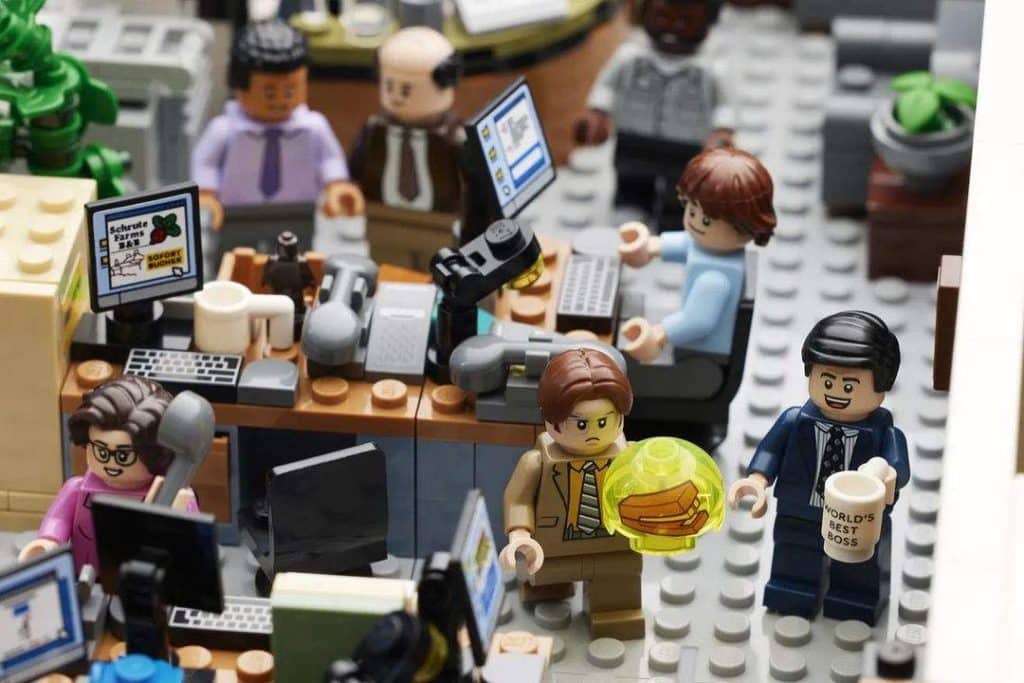 H τηλεοπτική σειρά «The Office» έγινε LEGO με 1.164 κυβάκια