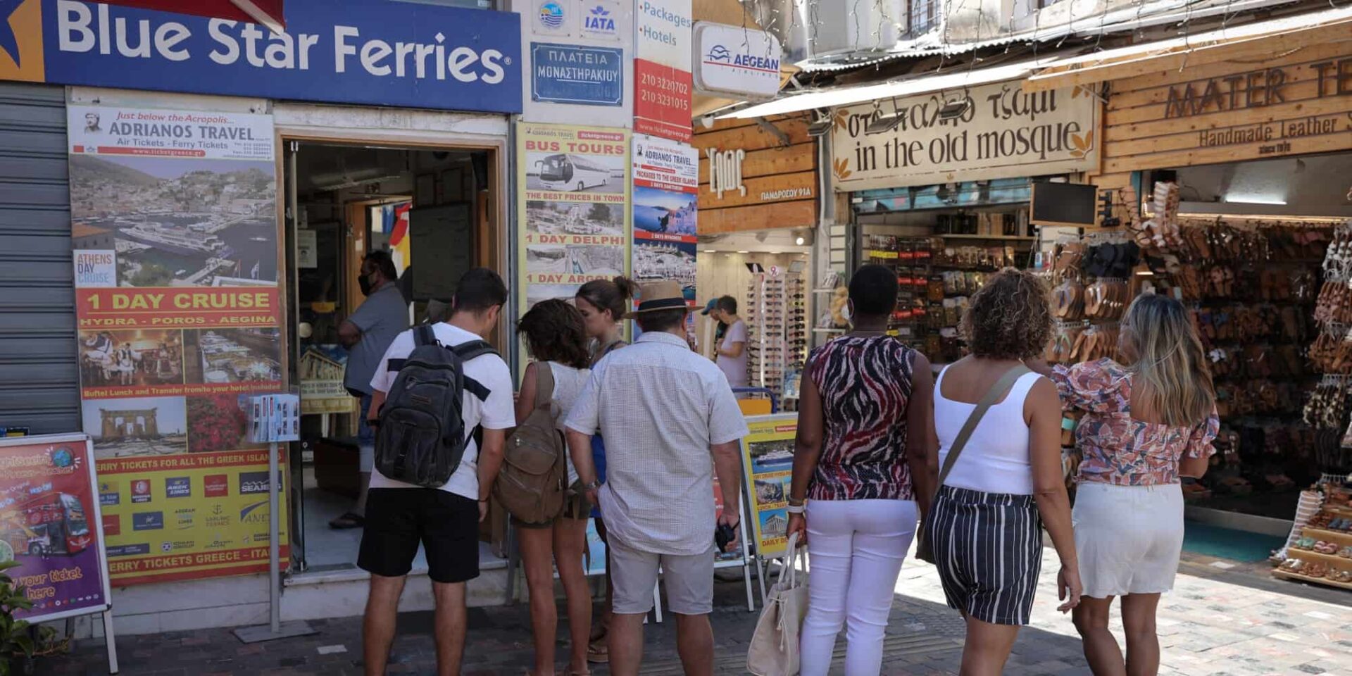 Τουρίστες στο κέντρο της Αθήνας