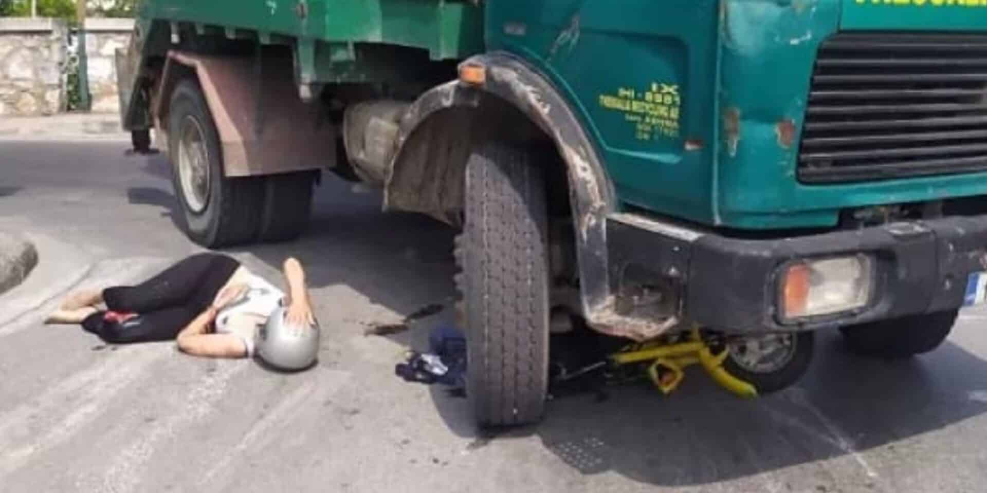 Εικόνα από τη στιγμή του τροχαίου στον Βόλο