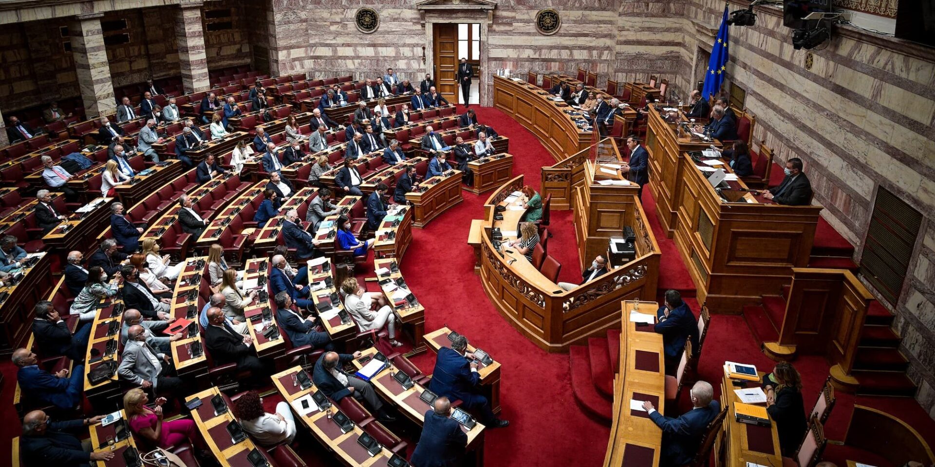 Οι παρακολουθήσεις έχουν ανεβάσει στα ύψη το πολιτικό «θερμόμετρο»