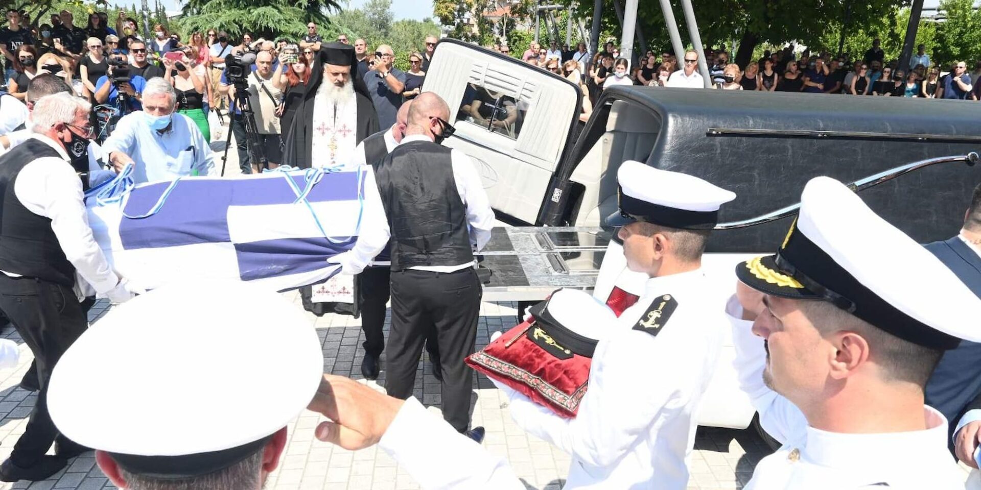 Ράγισαν καρδιές οι επικήδειοι για τη Θάλεια στη Λάρισα