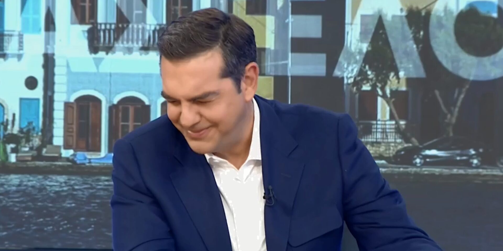 Η στιγμή που ο Αλέξης Τσίπρας κάνει σαρδάμ