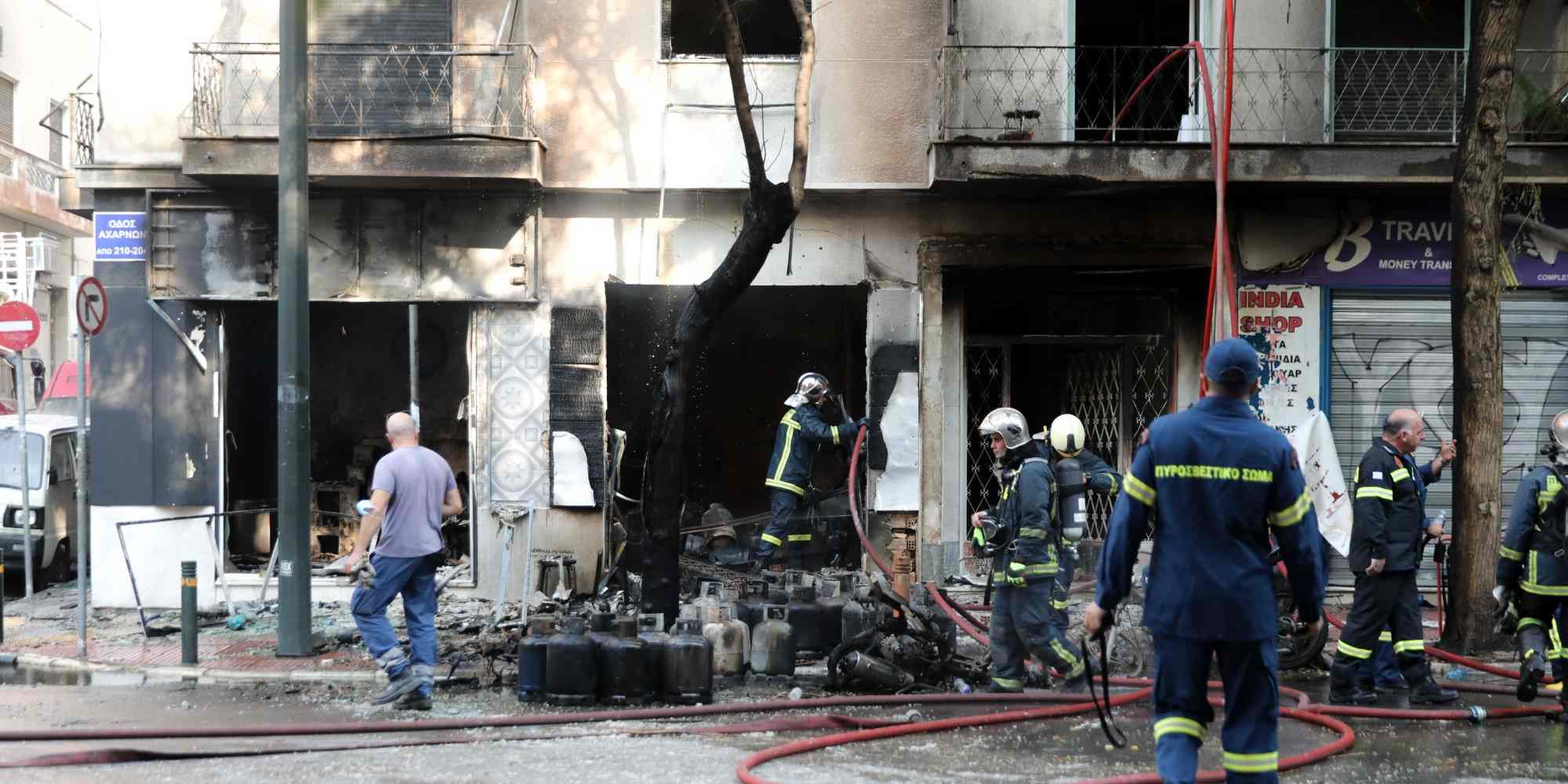 Έκρηξη και φωτιά σε κατάστημα στην Αχαρνώ