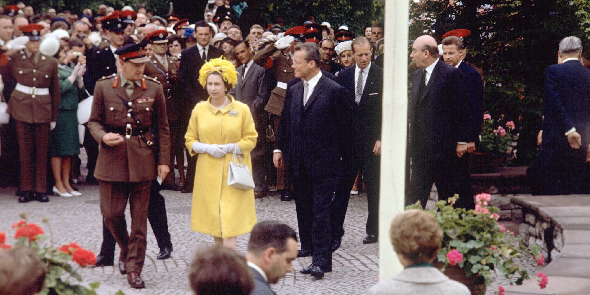 Elisavet Berlin 9 9 22 - Τα ταξίδια της Βασίλισσας Ελισάβετ που έμειναν στην ιστορία - Η επίσκεψή της στο Βερολίνο και πρόσκληση «έκπληξη» στον Μαντέλα
