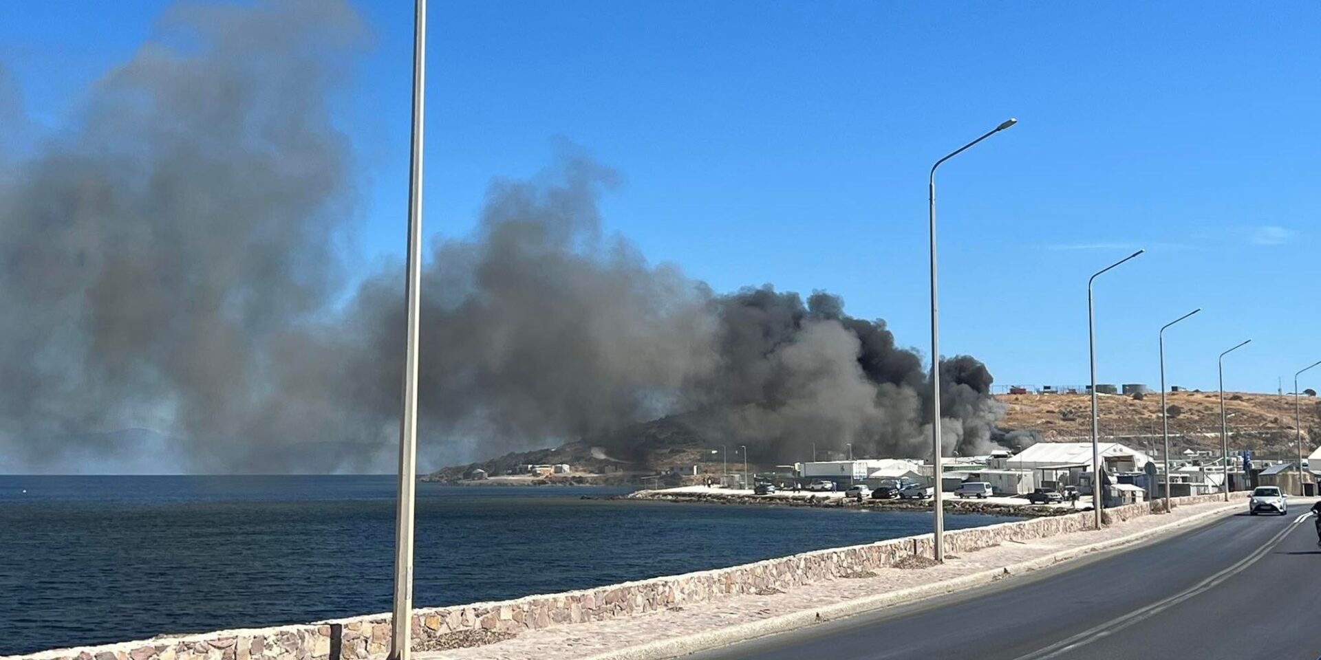 Εικόνα από τη φωτιά στο Καρά Τεπέ στη Λέσβο