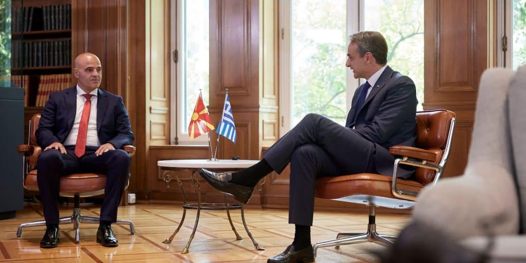 Kiriakos Mitsotakis Dimitar Kovacevski 13 9 22 1 - Μητσοτάκης στον πρωθυπουργό της Βόρειας Μακεδονίας: «Η Ελλάδα έτοιμη να στηρίξει την ενταξιακή πορεία σας»