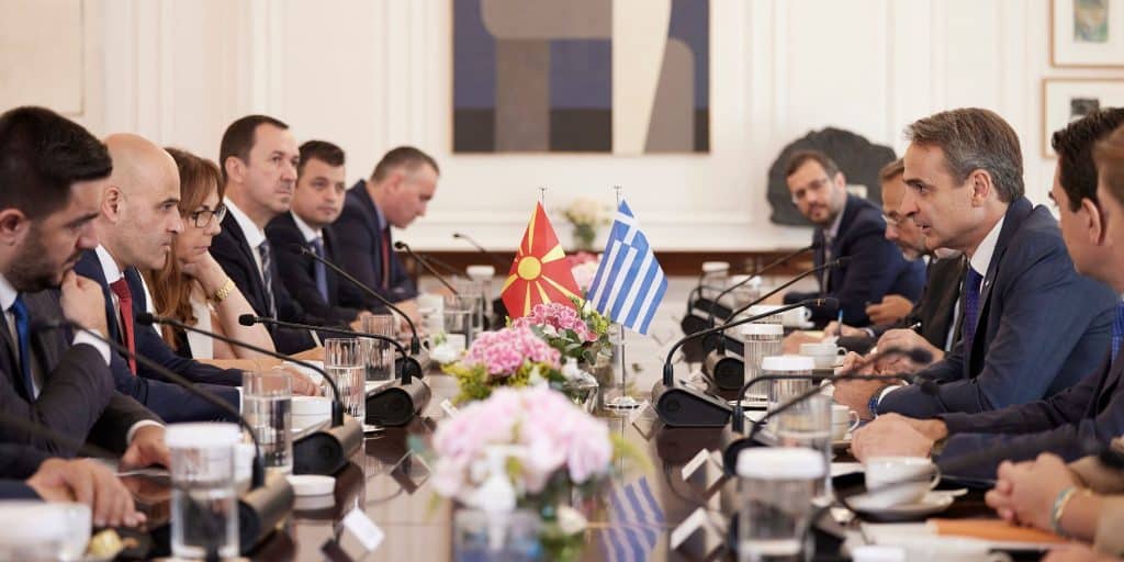 Kiriakos Mitsotakis Dimitar Kovacevski 13 9 22 4 - Μητσοτάκης στον πρωθυπουργό της Βόρειας Μακεδονίας: «Η Ελλάδα έτοιμη να στηρίξει την ενταξιακή πορεία σας»