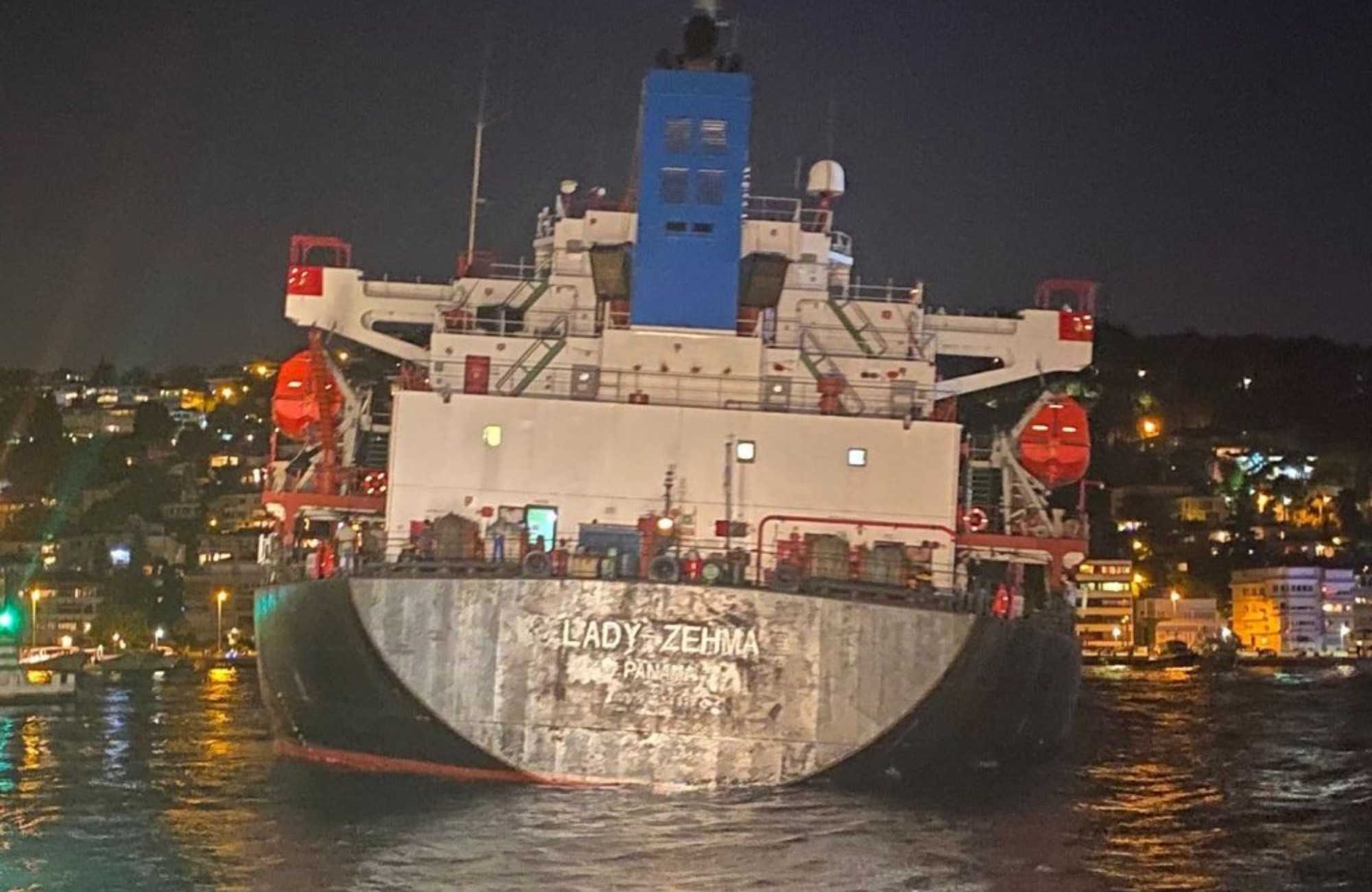 Το φορτηγό πλοίο Lady Zehma που προσάραξε στα στενά του Βοσπόρου στην Τουρκία