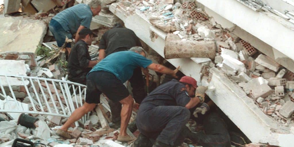 Seismos Athina 1999 7 9 22 - Όταν ο εγκέλαδος «χτύπησε» την Αθήνα - Ο φονικός σεισμός της Πάρνηθας και τα 15 δευτερόλεπτα του τρόμου (εικόνες & βίντεο)