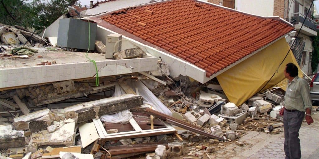 Seismos Athina 1999 7 9 22 3 - Όταν ο εγκέλαδος «χτύπησε» την Αθήνα - Ο φονικός σεισμός της Πάρνηθας και τα 15 δευτερόλεπτα του τρόμου (εικόνες & βίντεο)