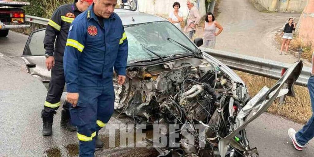 Σοκαριστικό τροχαίο στην Εθνική οδό Πατρών-Πύργου: ΙΧ έπεσε με ταχύτητα σε νταλίκα που είχε «διπλώσει» - Νεκρή μια γυναίκα (εικόνες)