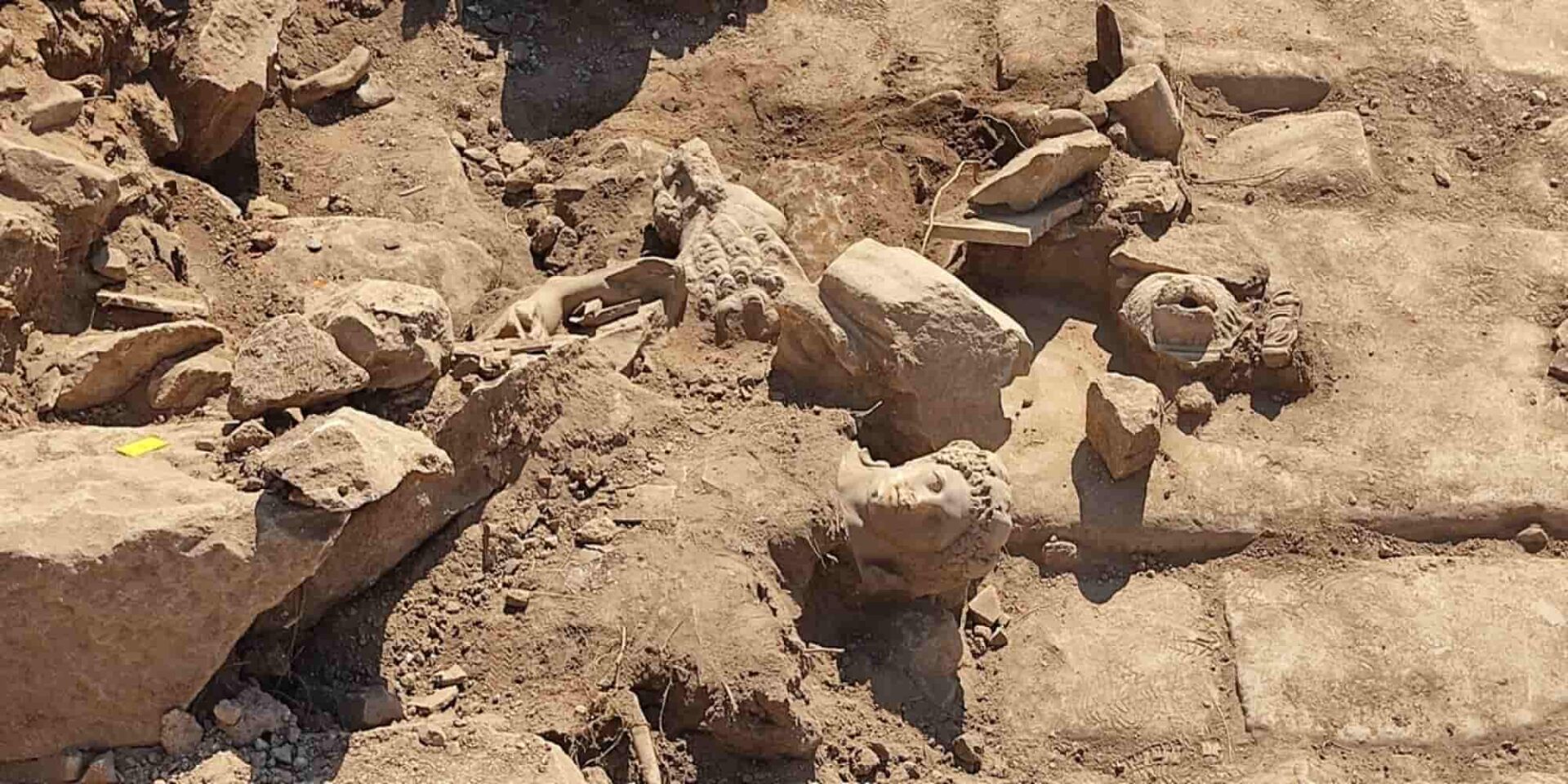 Εντυπωσιακό άγαλμα του Ηρακλή ανακαλύφθηκε σε ανασκαφή στους Φιλίππους
