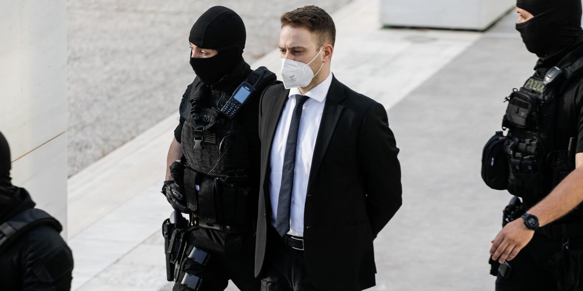 O Μπάμπης Αναγνωστόπουλος στο δικαστήριο