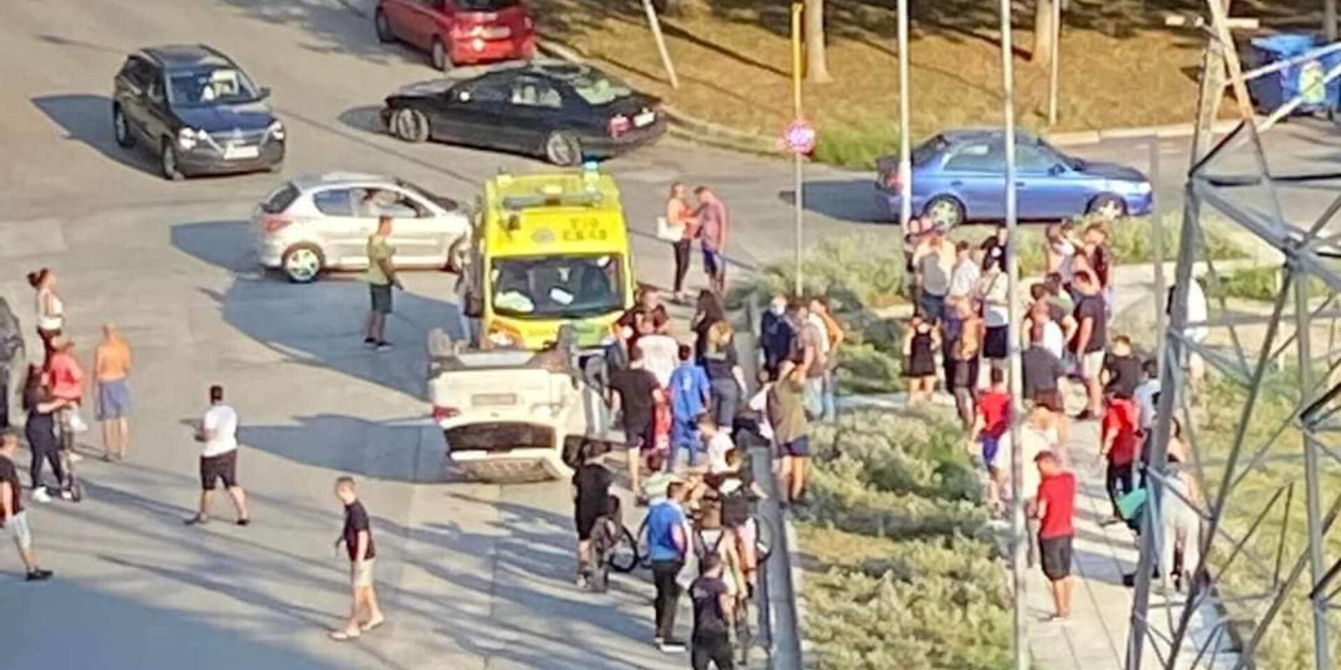 Σφοδρή σύγκρουση μεταξύ δυο ΙΧ στη Θεσσαλονίκη