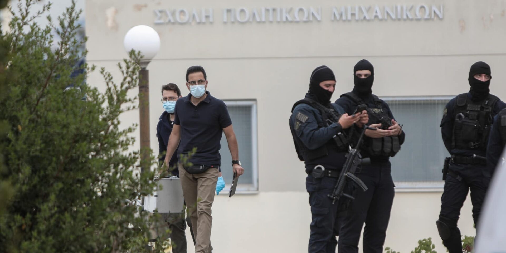 Αστυνομικοί στην Πανεπιστημιούπολη στου Ζωγράφου μετά τους πυροβολισμούς