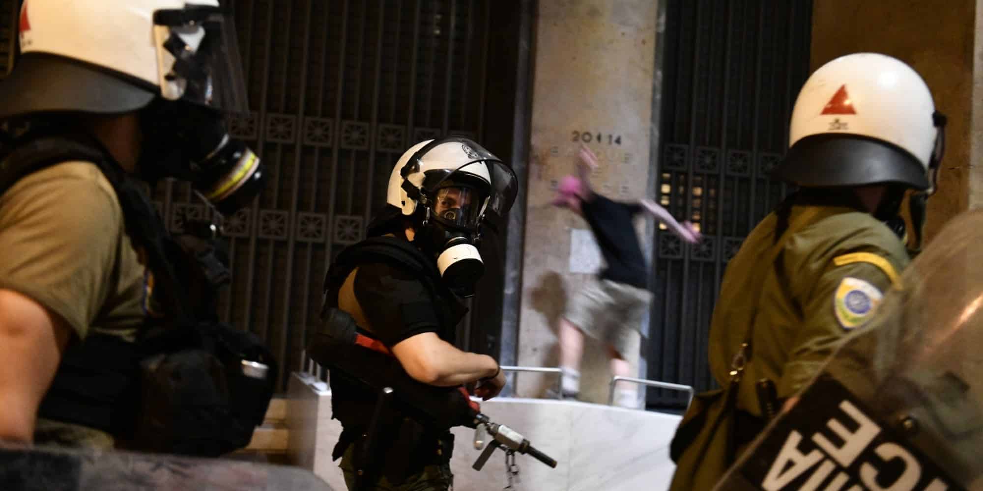 Αστυνομικοί σε συλλαλητήριο κατά της Πανεπιστημιακής Αστυνομίας στο κέντρο της Αθήνας