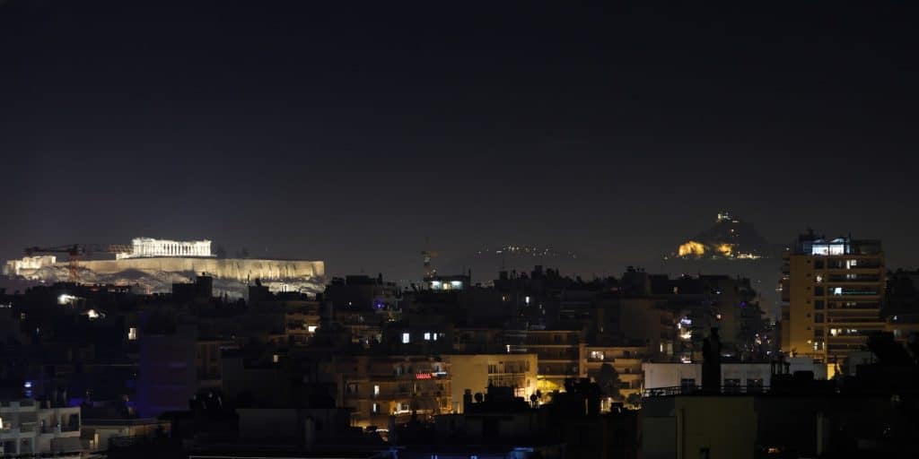 Η Αθήνα από ψηλά το βράδυ