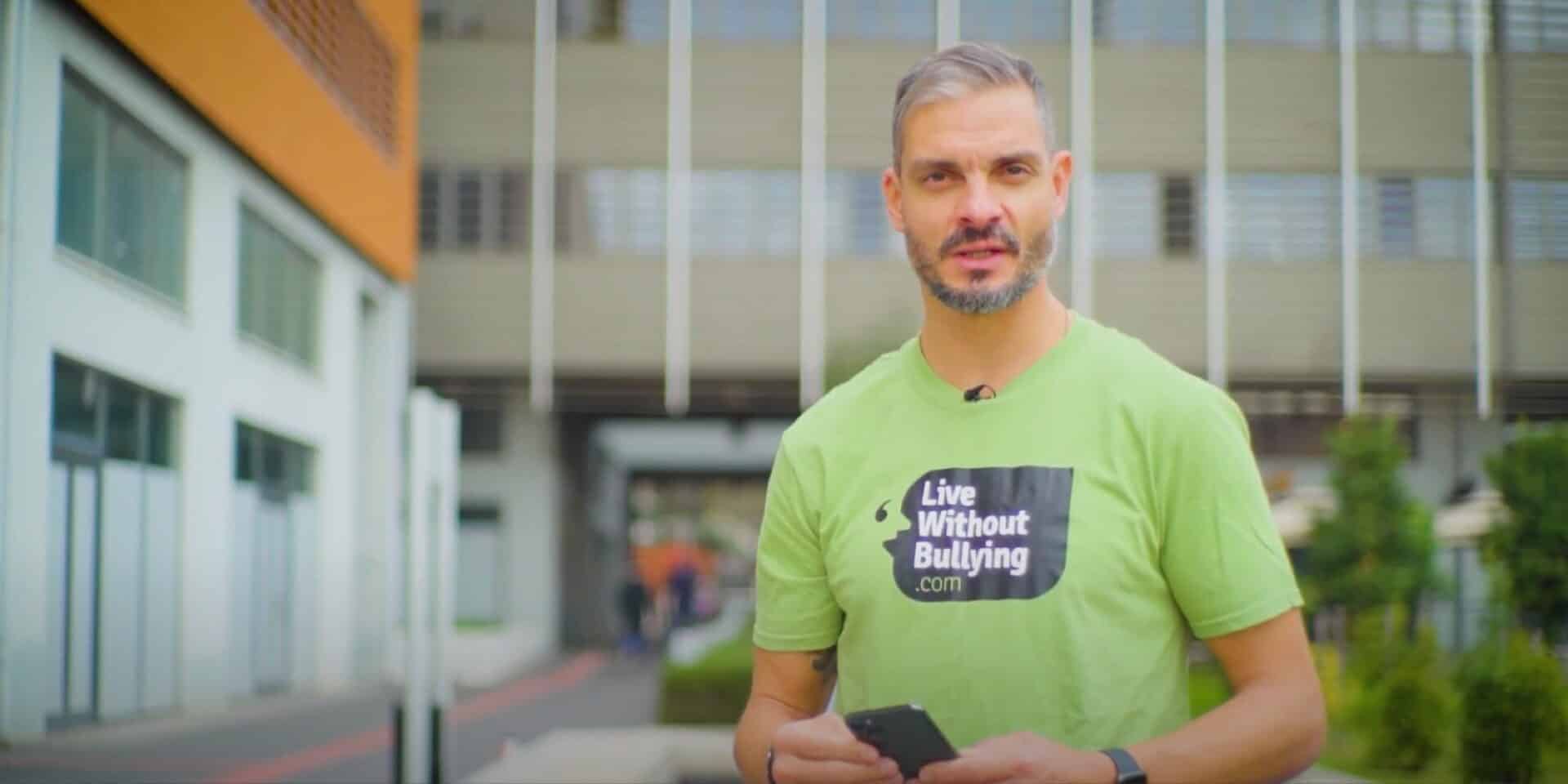 To νέο σποτ για το bullying στα σχολεία με πρωταγωνιστή τον Άγγελο Χαριστέα
