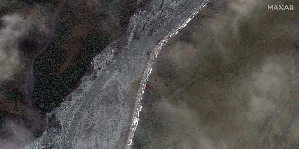 Δορυφορική εικόνα από τις ουρές χιλιομέτρων των Ρώσων στα σύνορα με την Γεωργία
