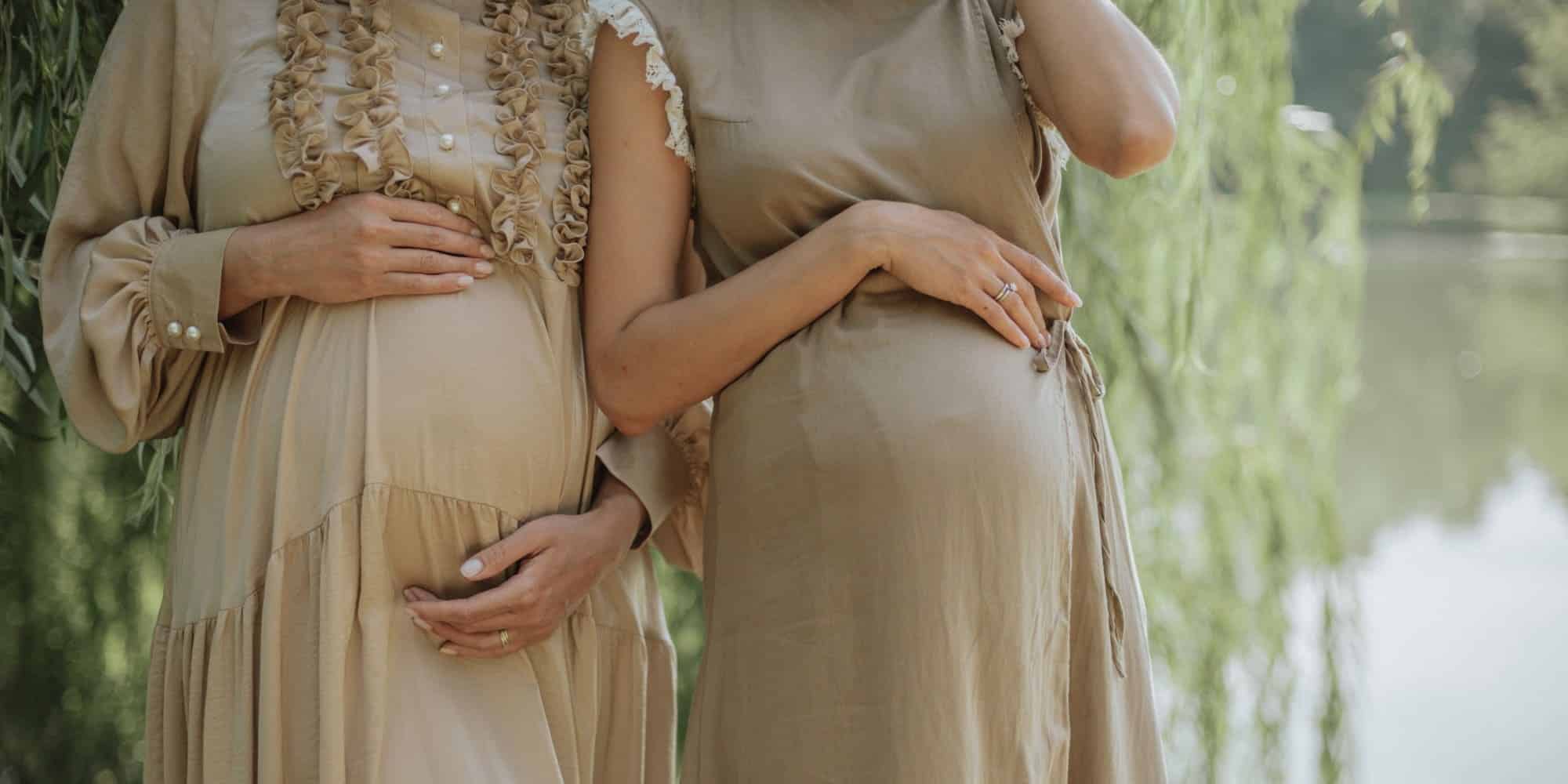 Δύο έγκυες γυναίκες