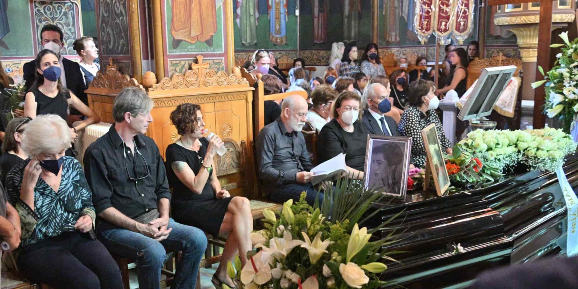 Στιγμιότυπο από την κηδεία της Ειρήνης Παπά