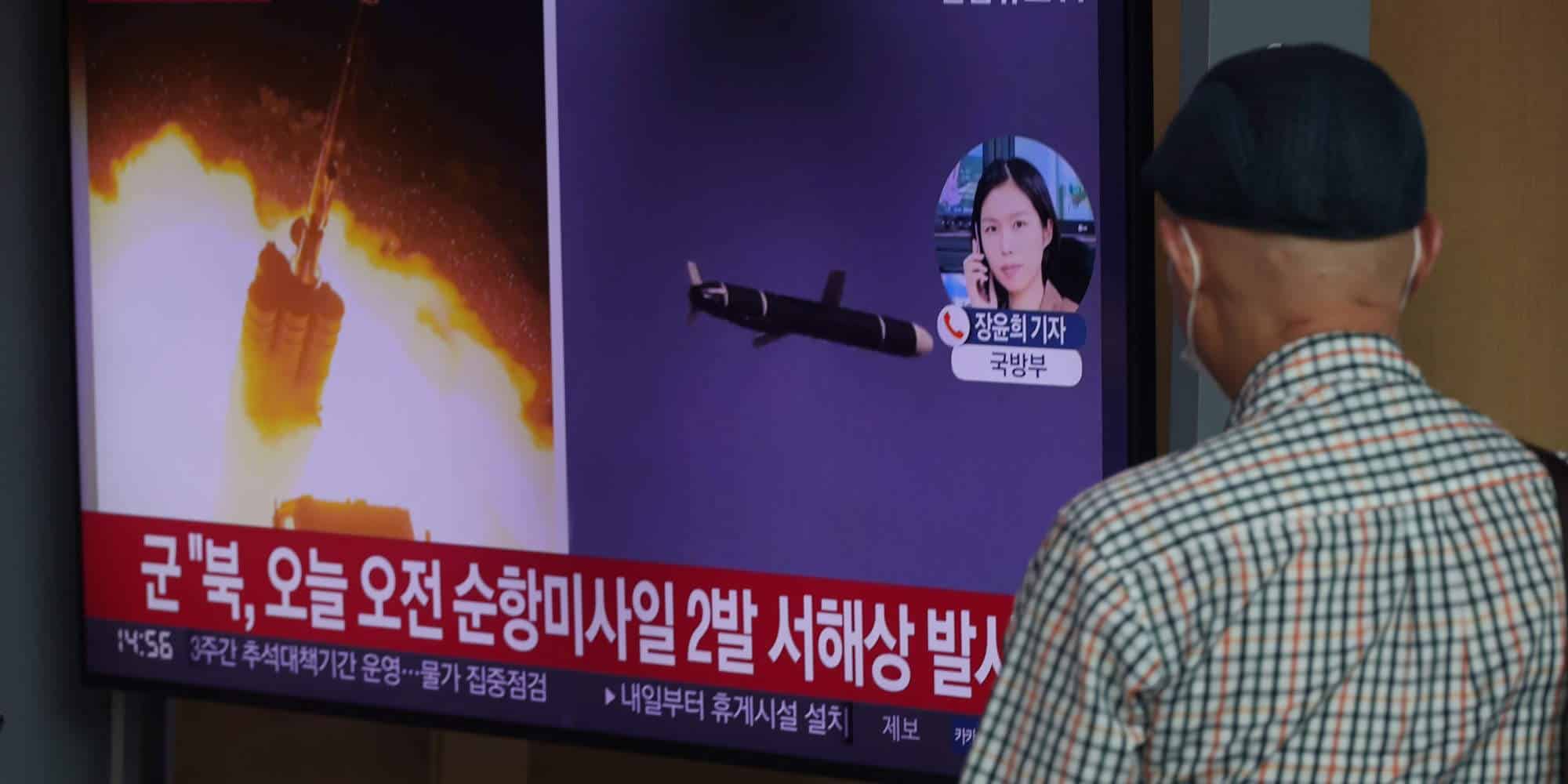 Η Βόρεια Κορέα μεταδίδει την εκτόξευση πυραύλων