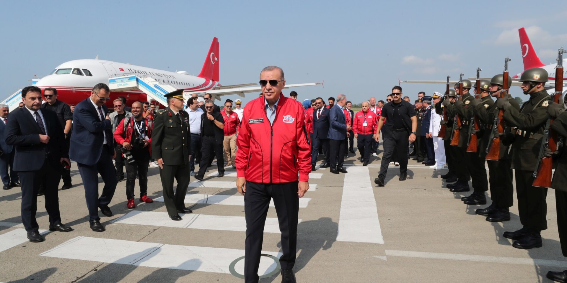 Ο Ρετζέπ Ταγίπ Ερντογάν στο αεροδρόμιο της Σαμψούντας