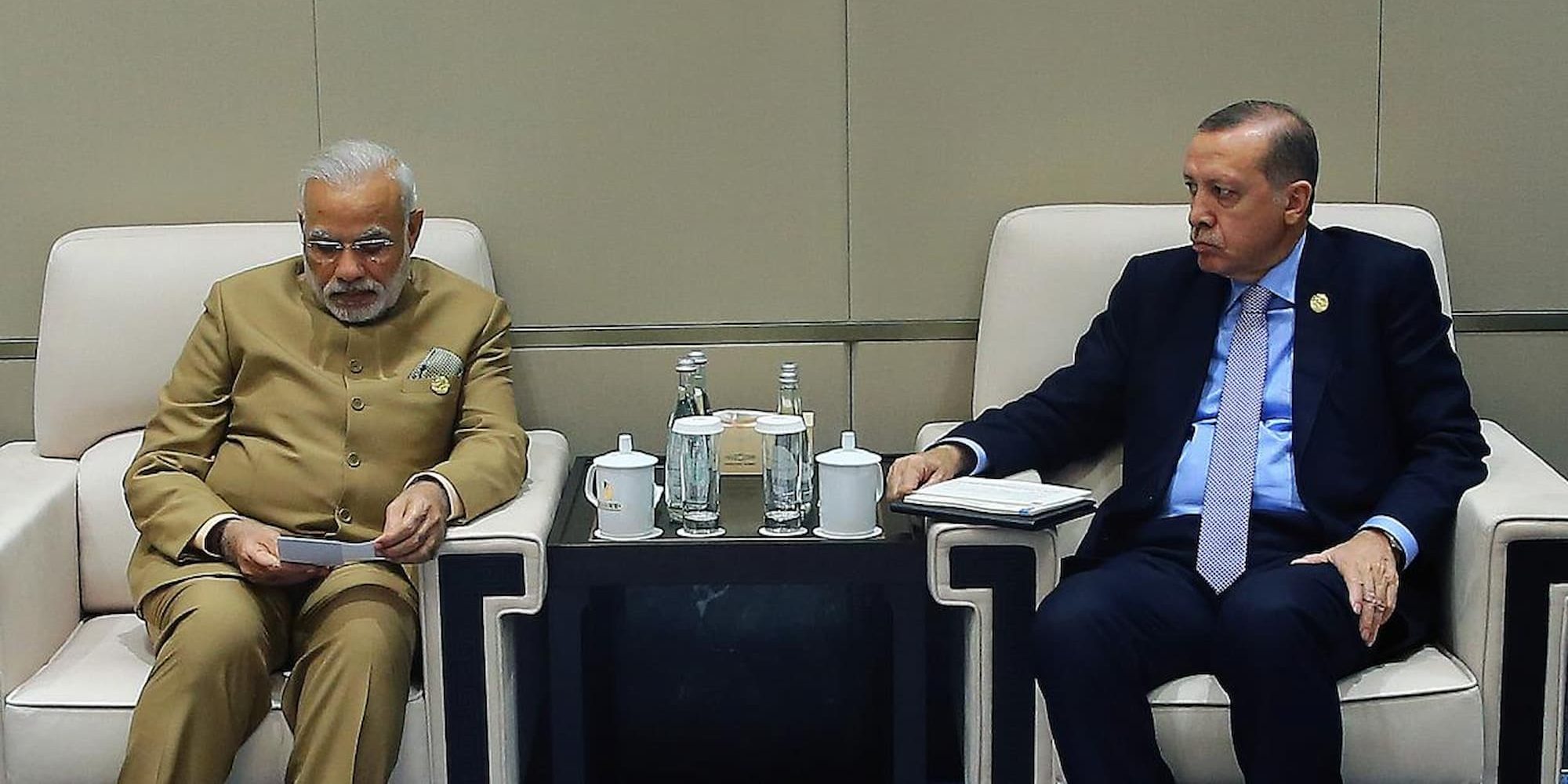 Ο Ρετζέπ Ταγίπ Ερντογάν με τον Ινδό πρωθυπουργό