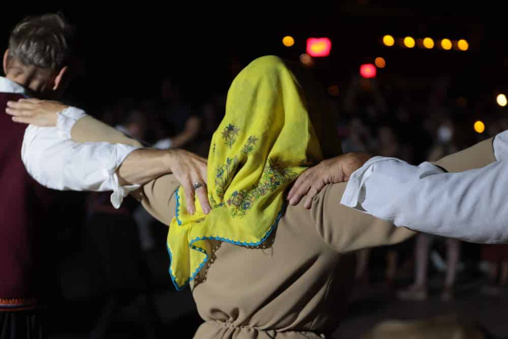 Γυναίκες με παραδοσιακές φορεσιές χόρεψαν μπροστά στον Λευκό Οίκο