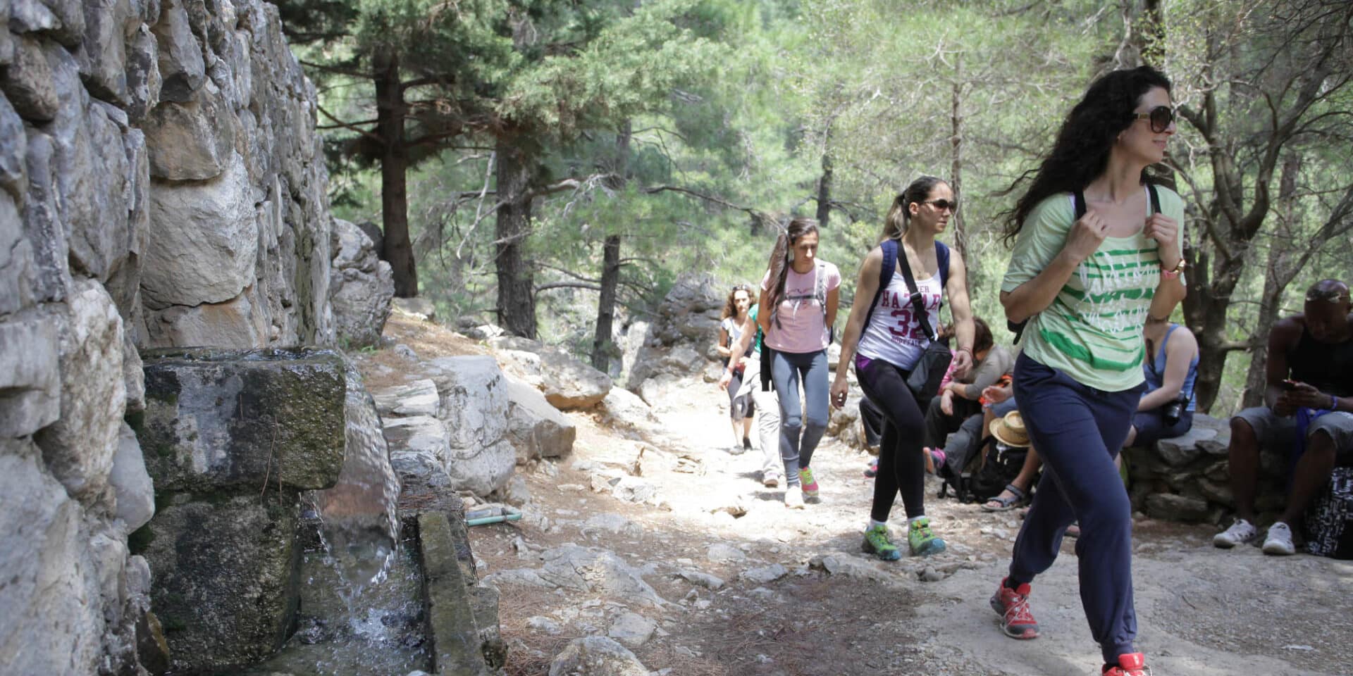 Επισκέπτες στο φαράγγι της Σαμαριάς