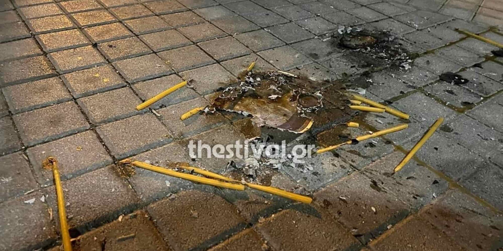 Παρέα έκαψε εικόνα της Παναγίας με κεριά στη Θεσσαλονίκη