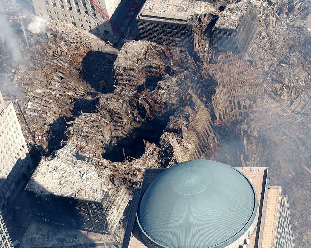 ground zero g3f351f937 1280 1 - 11η Σεπτεμβρίου: Η τρομοκρατική επίθεση στους Δίδυμους Πύργους που «άλλαξε τον κόσμο» (εικόνες & βίντεο)