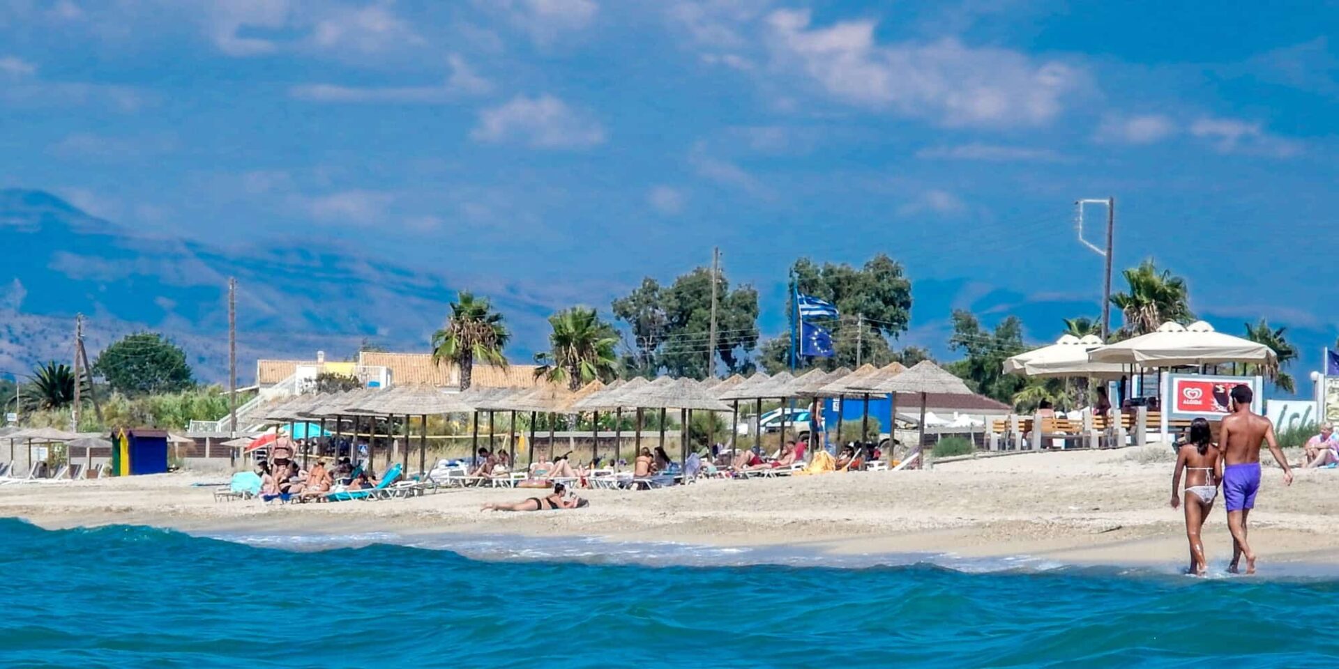 Κόσμος στην παραλία - καιρός