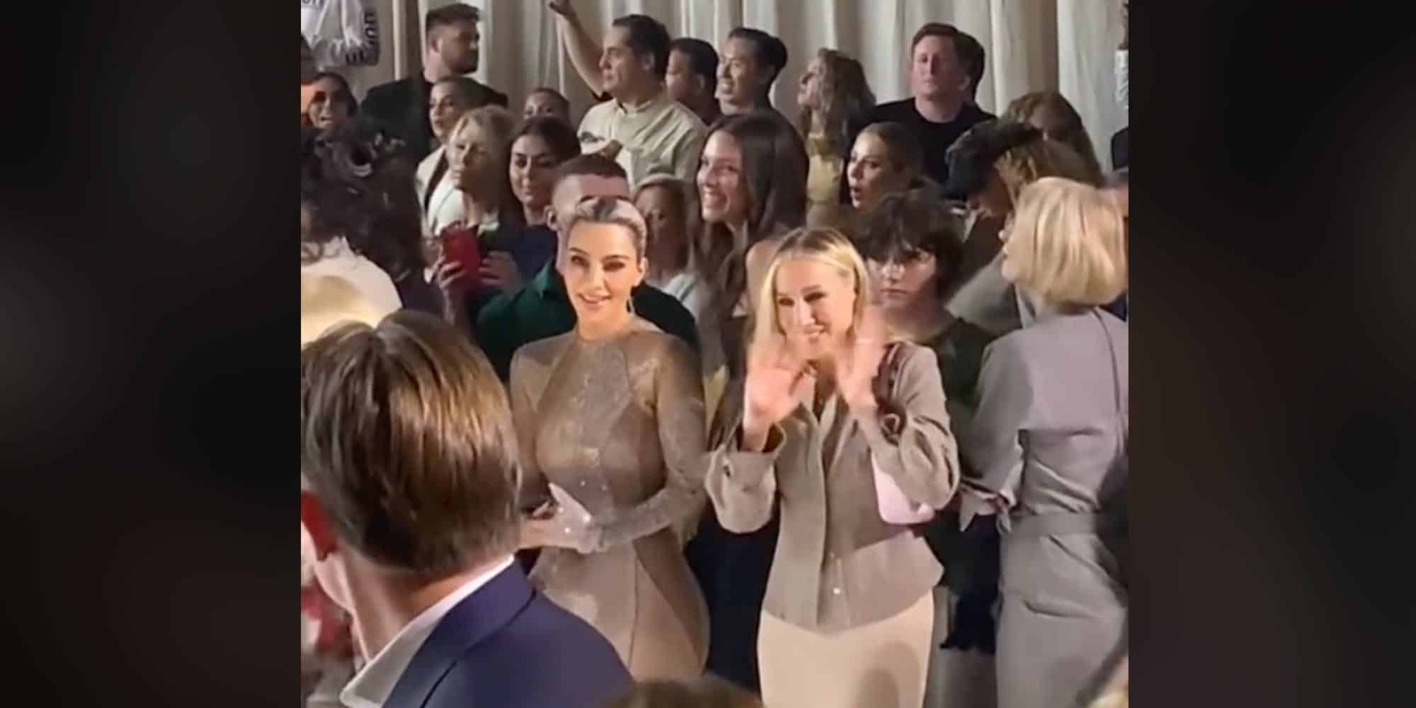 Η Άννα Γουίντουρ σνόμπαρε την Κιμ Καρντάσιαν σε σόου του Fendi για τη Σάρα Τζέσικα Πάρκερ