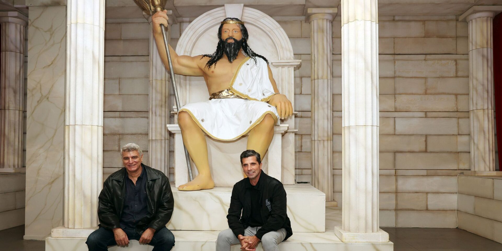Ο Βλαδίμηρος Κυριακίδης και ο Θανάσης Βισκαδουράκης στην θεματική «Θεοί του Ολύμπου»
