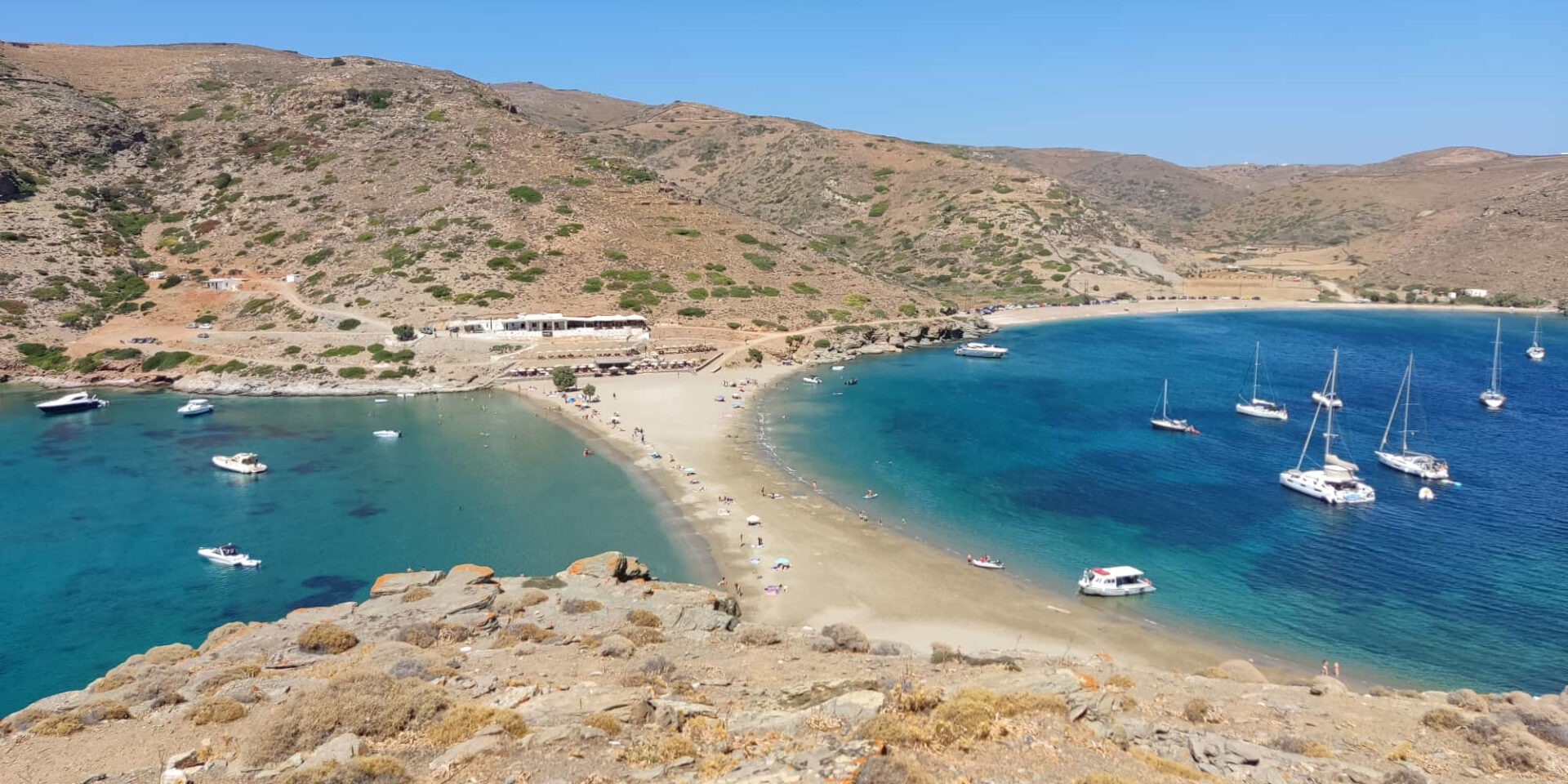 Η Κύθνος φημίζεται για την παραλία Κολώνα