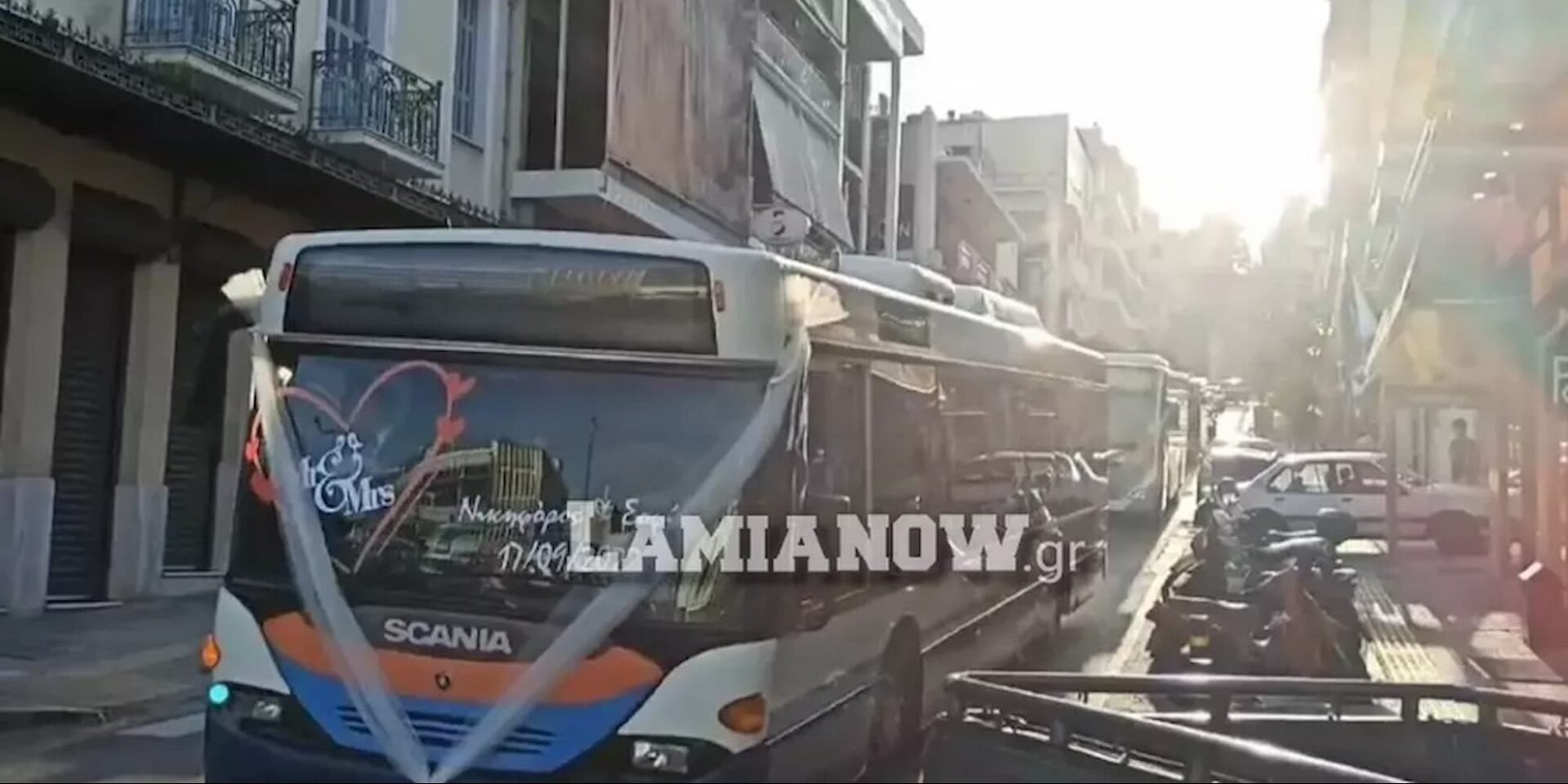 Γαμπρός στη Λαμία πήγε στην εκκλησία με αστικό λεωφορείο