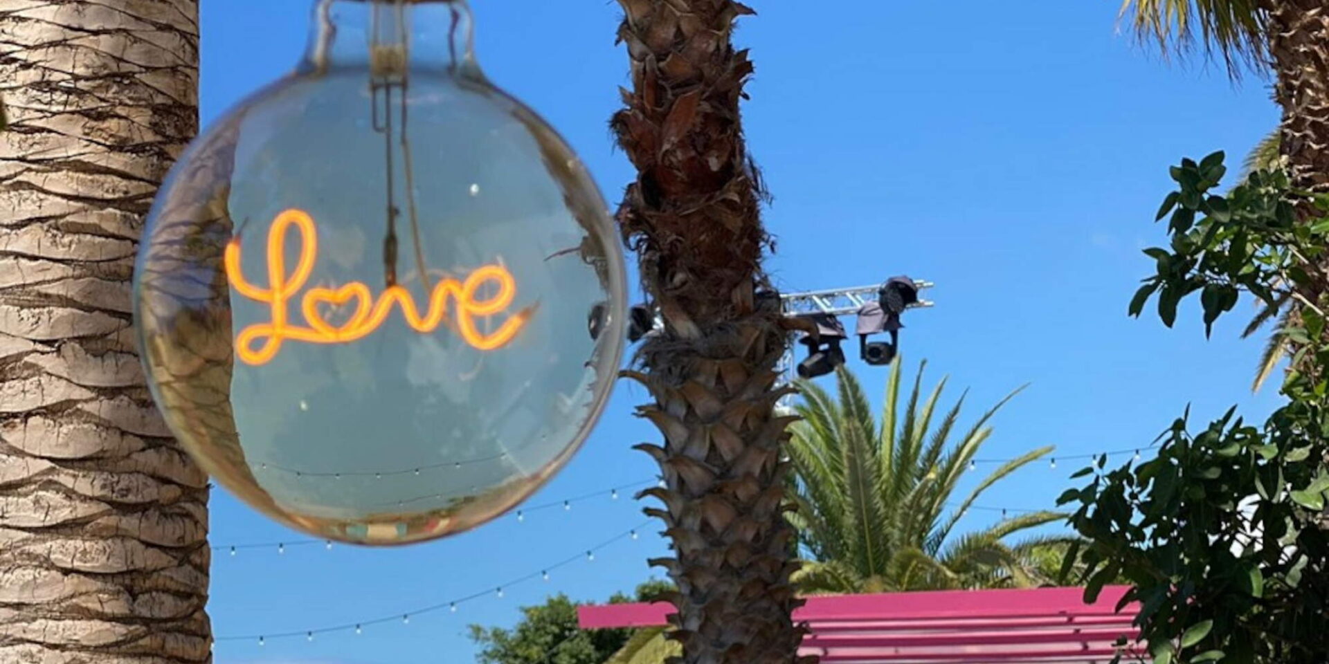 Σκηνικό από τη βίλα του Love Island