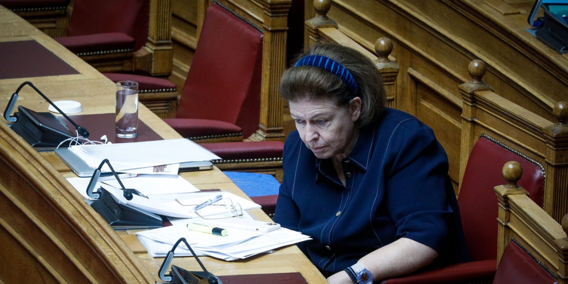 Η υπουργός Πολιτισμού Λίνα Μενδώνη σε συζήτηση στη Βουλή