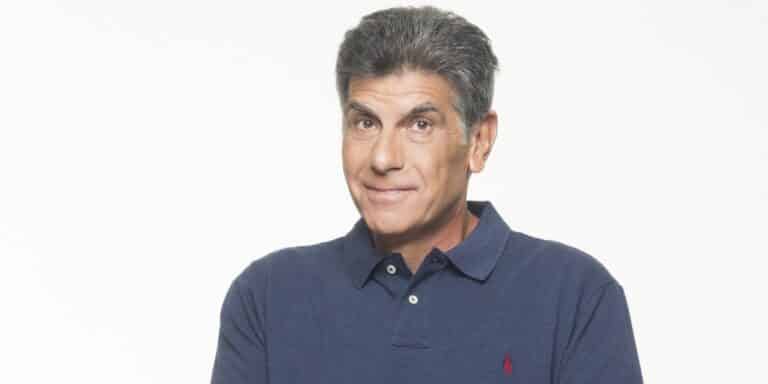 Γιάννης Μπέζος: «Ο κόσμος θέλει να χειρίζεται με κάποιο τρόπο τους ανθρώπους που θαυμάζει» (βίντεο)