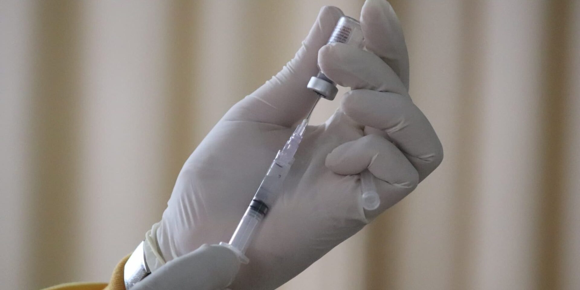 Έρχονται δύο επικαιροποιημένα εμβόλια για την Όμικρον