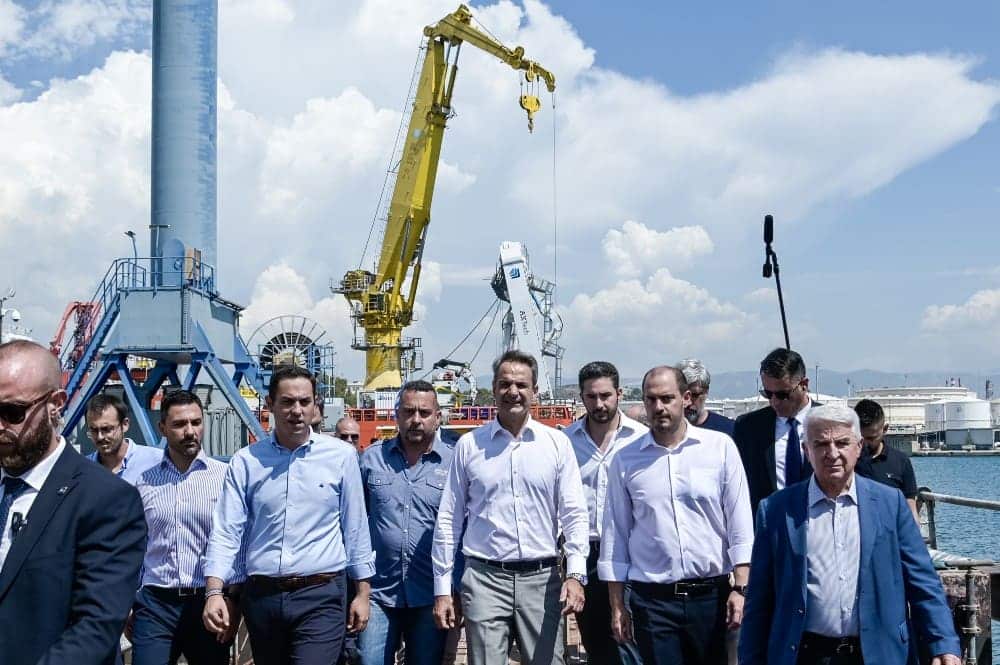 Ο πρωθυπουργός, Κυριάκος Μητσοτάκης, επισκέφθηκε τα Ναυπηγεία Ελευσίνας