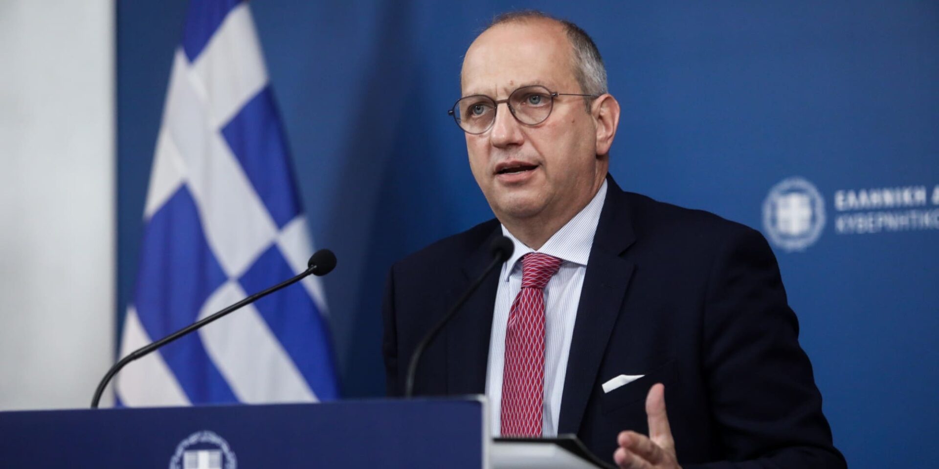 Ο Γιάννης Οικονόμου σε ενημέρωση πολιτικών συντακτών