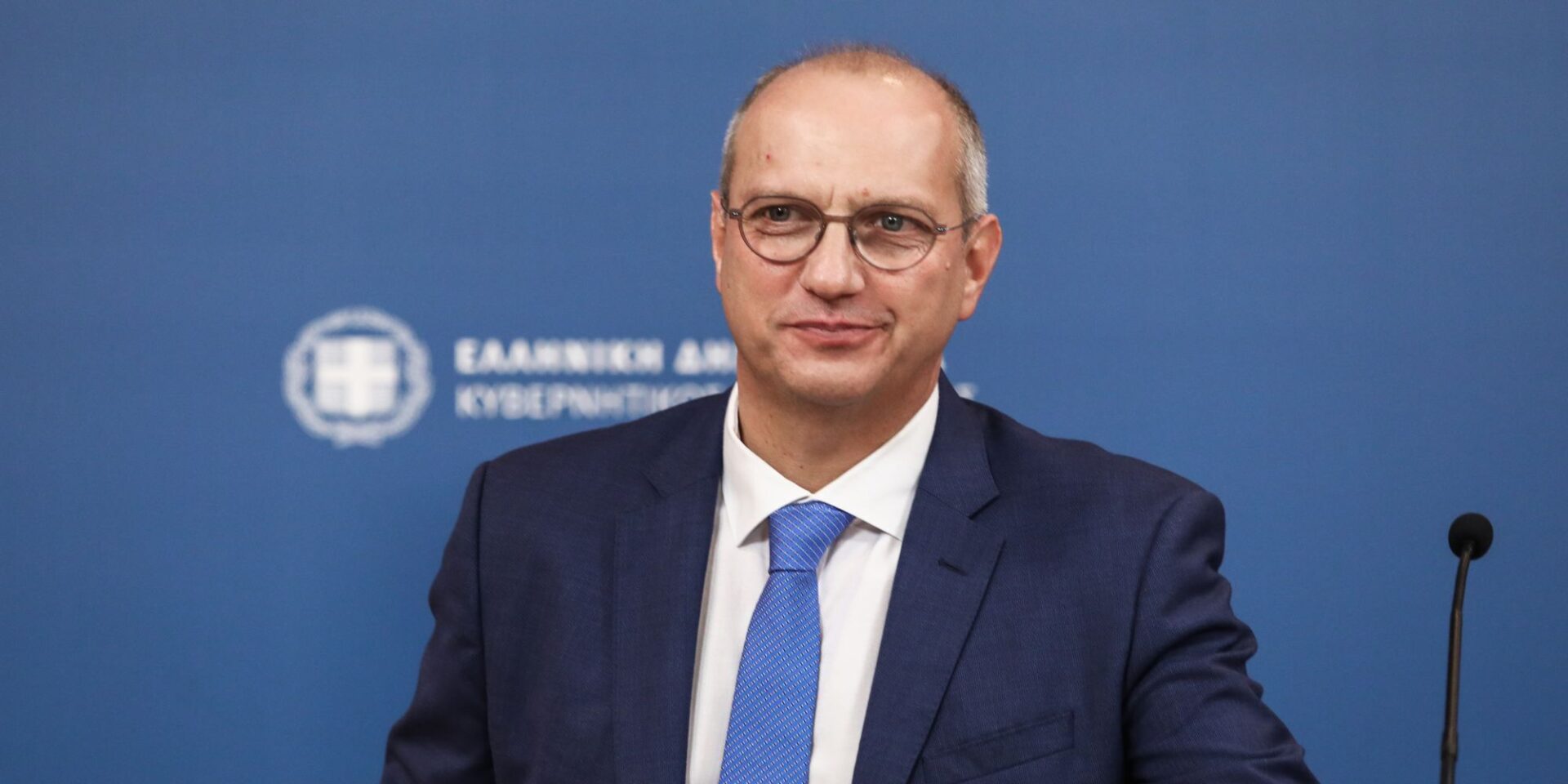 Η ενημέρωση των πολιτικών συντακτών από τον Γιάννη Οικονόμου