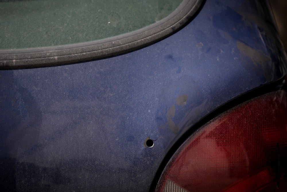Αυτοκίνητο δέχθηκε σφαίρα από τη δολοφονία στα Πετράλωνα
