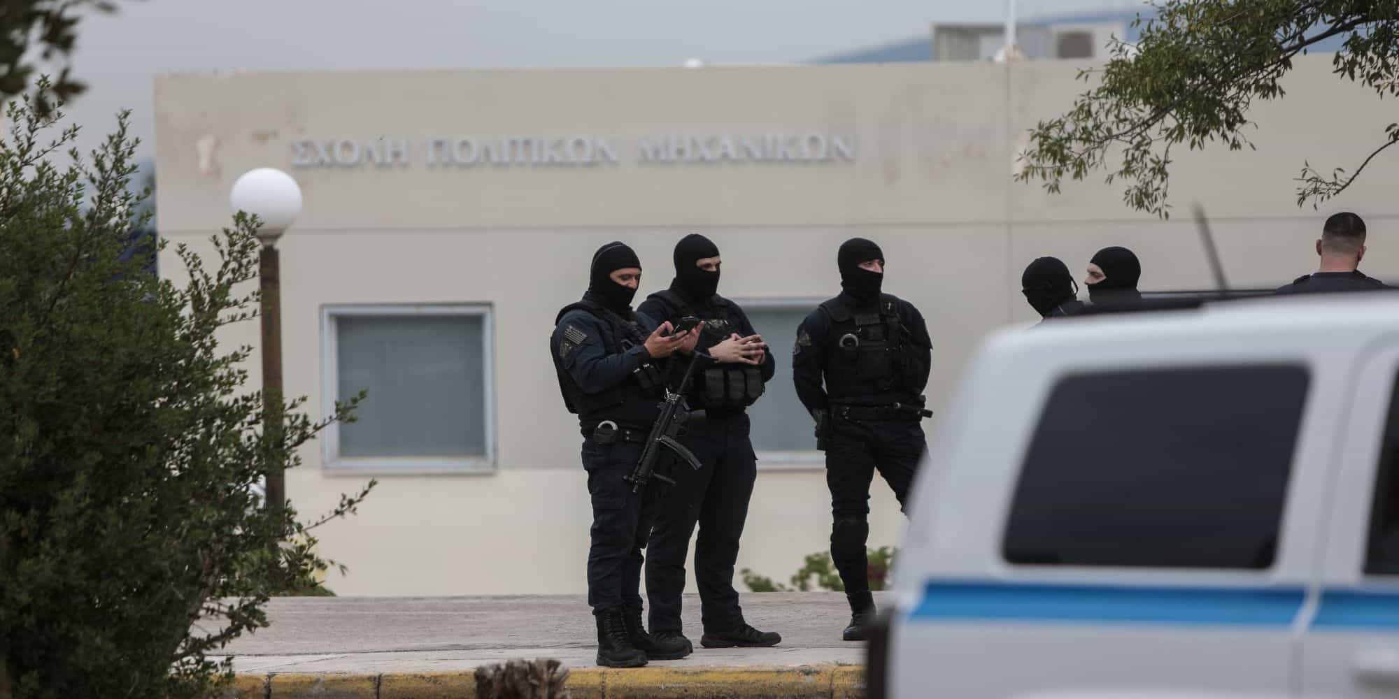 Αστυνομικοί στην Πανεπιστημιούπολη στου Ζωγράφου μετά τους πυροβολισμούς