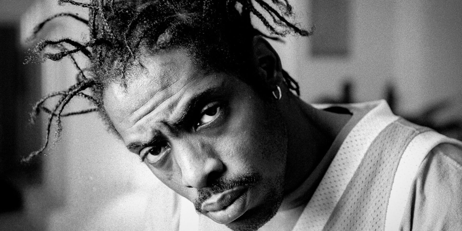 Ο ράπερ Coolio σε ασπρόμαυρη φωτογραφία του 1995