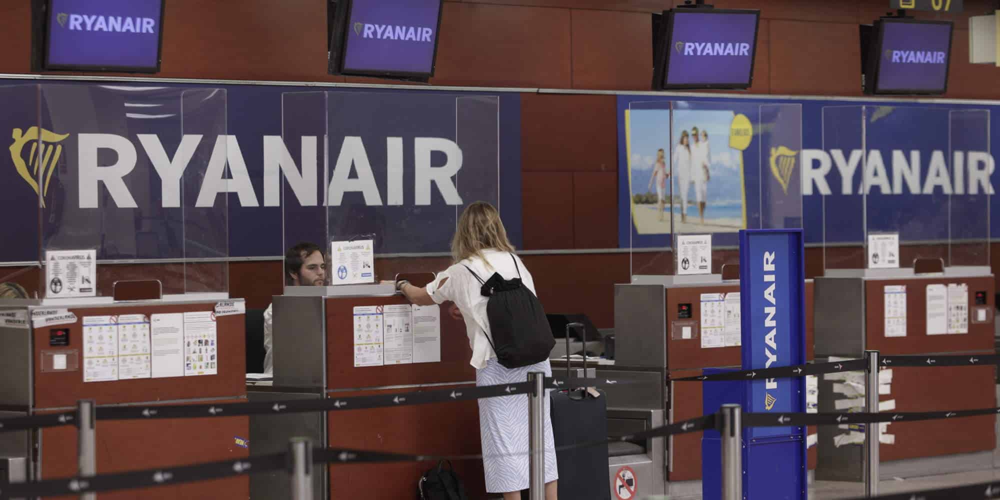 Πολίτες σε κισέ της Ryanair
