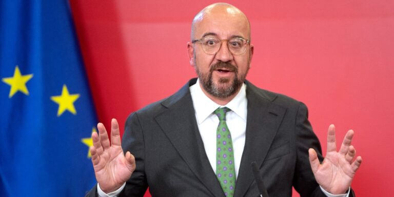 Politico: «Ο Σαρλ Μισέλ συνωμοτεί κατά της Φον ντερ Λάιεν για να της στερήσει μια δεύτερη θητεία στην Κομισιόν»