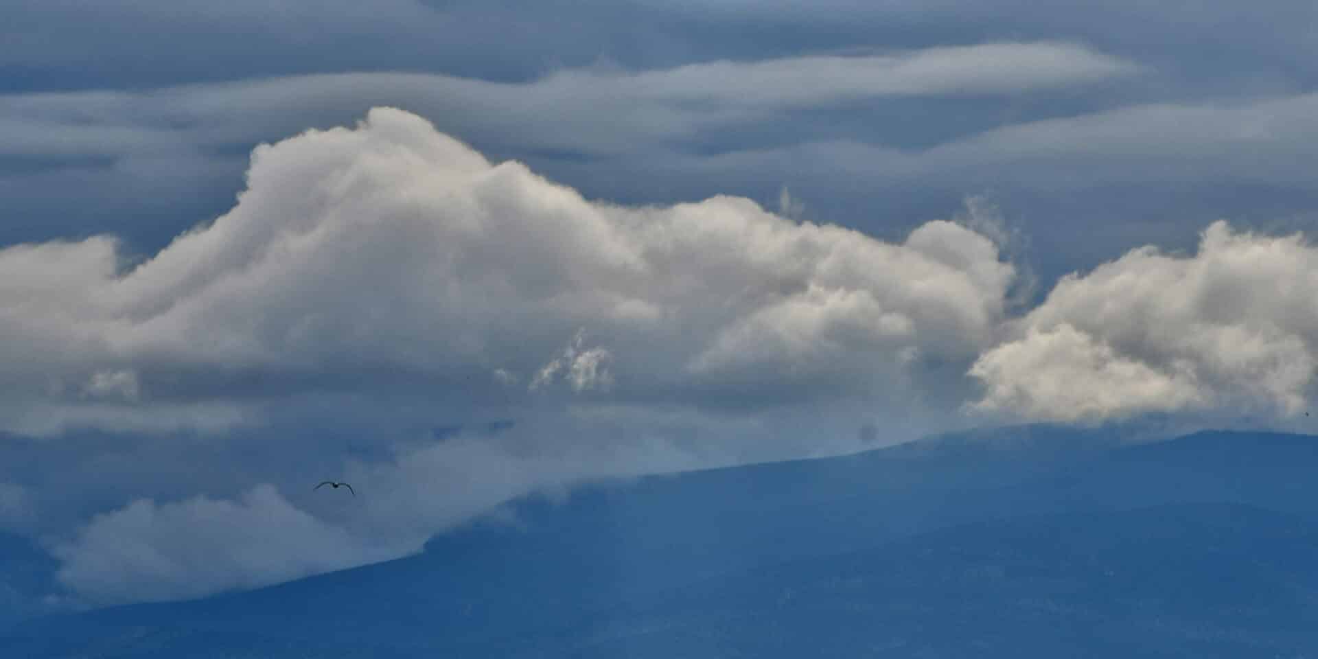 Συννεφιασμένος καιρός στον ορίζοντα